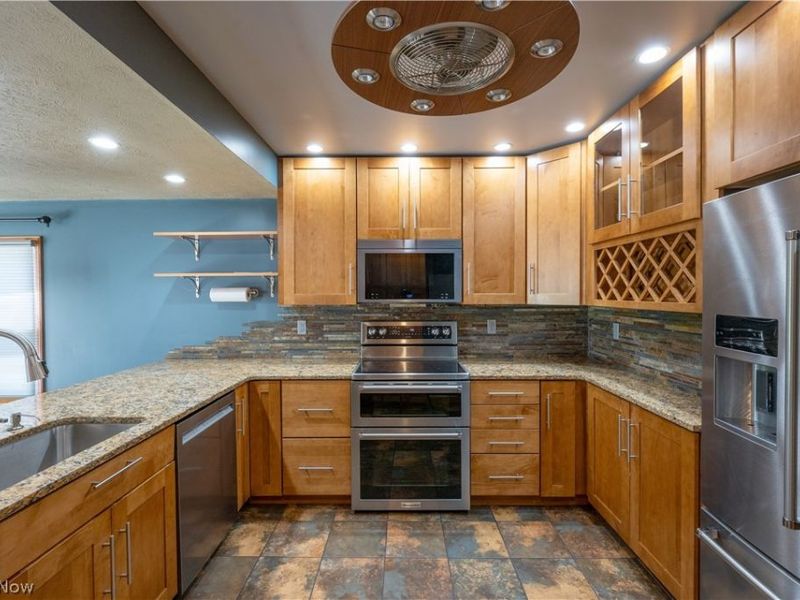 5307 Karen Isle Drive, Willoughby, OH 44094 Photo 5