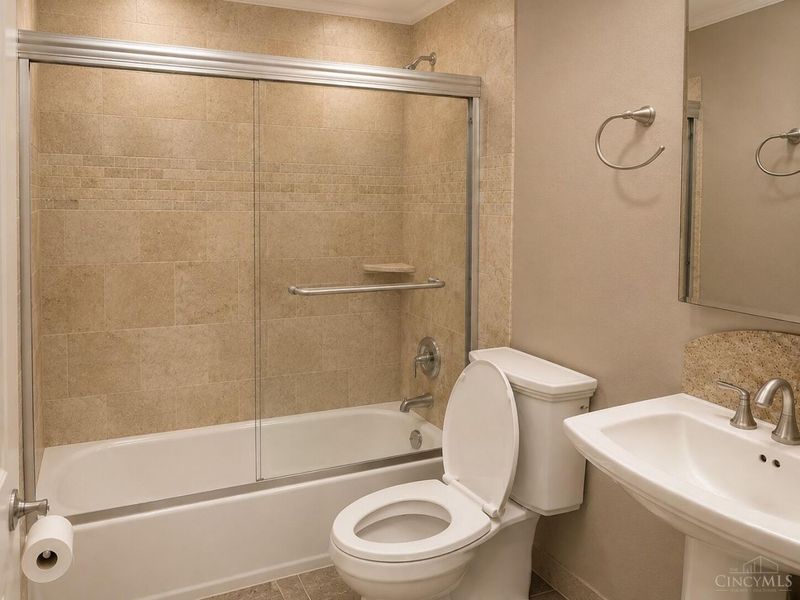 880 Rue De La Paix, Unit A5, Cincinnati, OH 45220 Photo 17