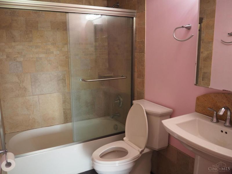 880 Rue De La Paix, Unit A5, Cincinnati, OH 45220 Photo 25