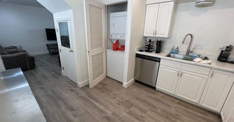 896 Lakeview Avenue, South Lake Tahoe, CA 96150 Photo