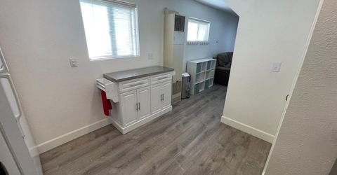 896 Lakeview Avenue, South Lake Tahoe, CA 96150 Photo