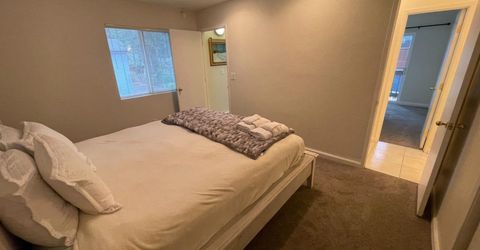896 Lakeview Avenue, South Lake Tahoe, CA 96150 Photo