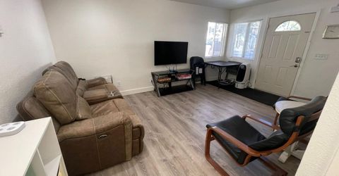 896 Lakeview Avenue, South Lake Tahoe, CA 96150 Photo
