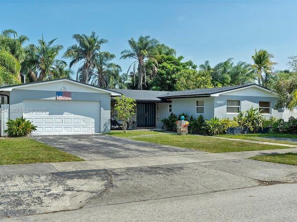 19751 SW 84th Ave , Cutler Bay, FL 33189