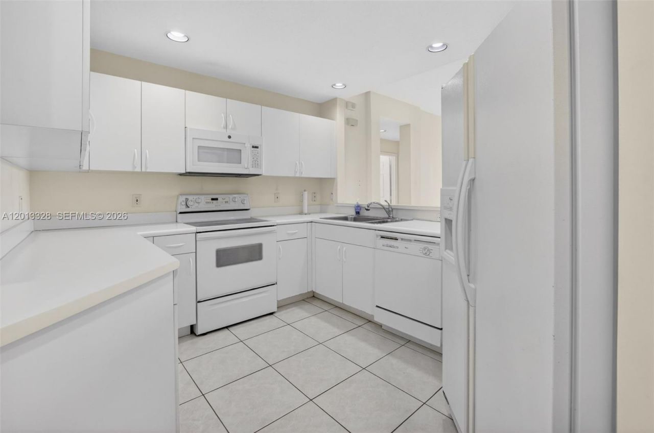 12474 Crystal Pointe Dr , Unit 101, Boynton Beach, FL 33437 Photo