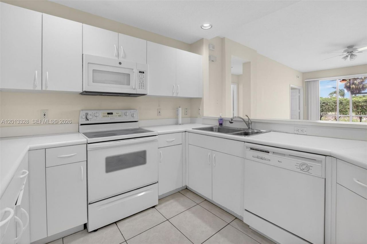 12474 Crystal Pointe Dr , Unit 101, Boynton Beach, FL 33437 Photo