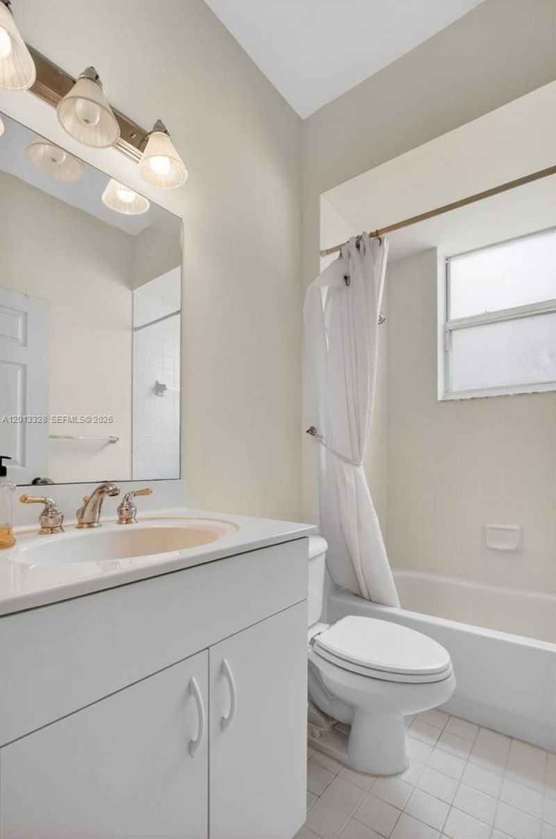 12474 Crystal Pointe Dr , Unit 101, Boynton Beach, FL 33437 Photo