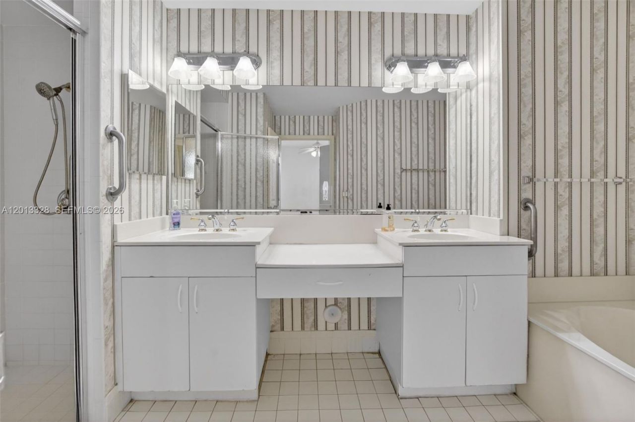 12474 Crystal Pointe Dr , Unit 101, Boynton Beach, FL 33437 Photo