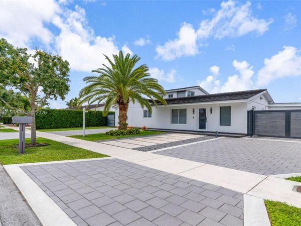 3112 Village Green Dr , Miami, FL 33175