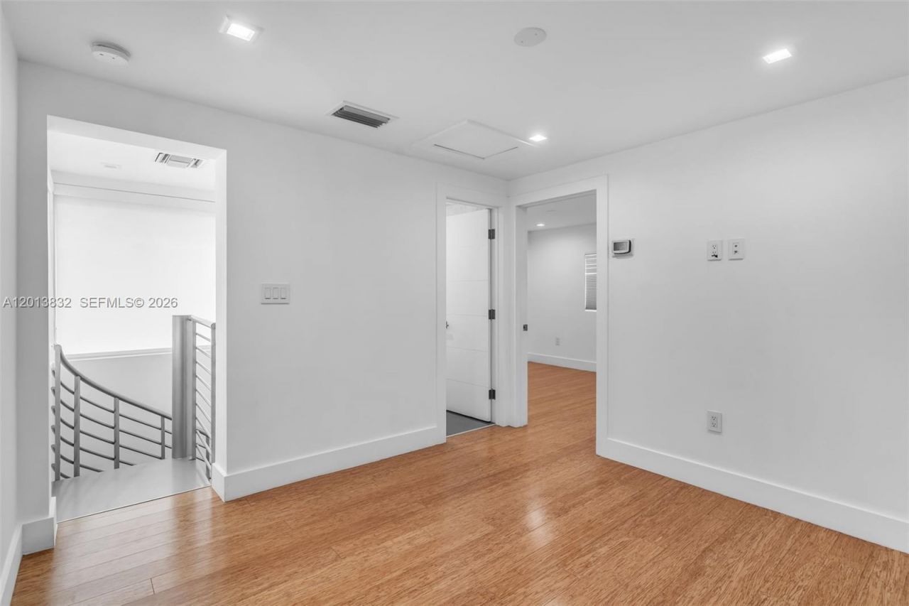 3112 Village Green Dr , Miami, FL 33175 Photo