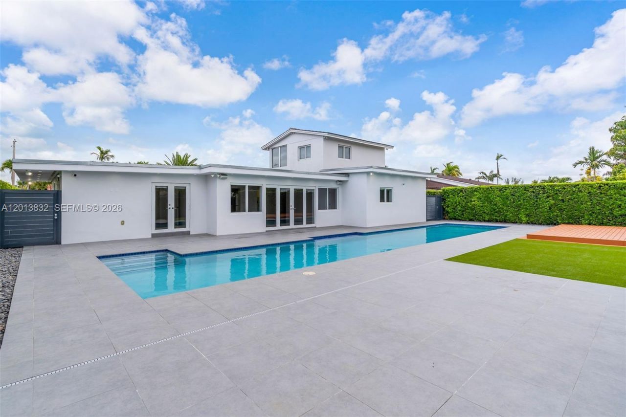 3112 Village Green Dr , Miami, FL 33175 Photo