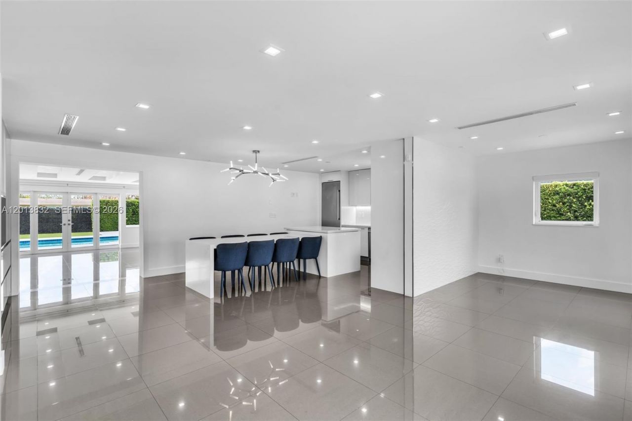 3112 Village Green Dr , Miami, FL 33175 Photo