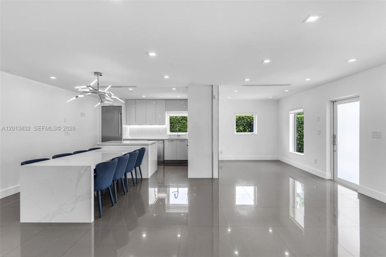 3112 Village Green Dr , Miami, FL 33175 Photo