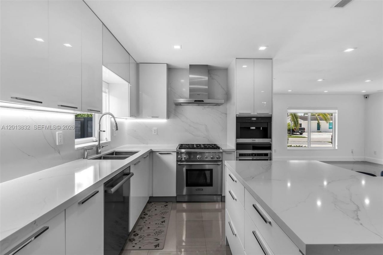 3112 Village Green Dr , Miami, FL 33175 Photo