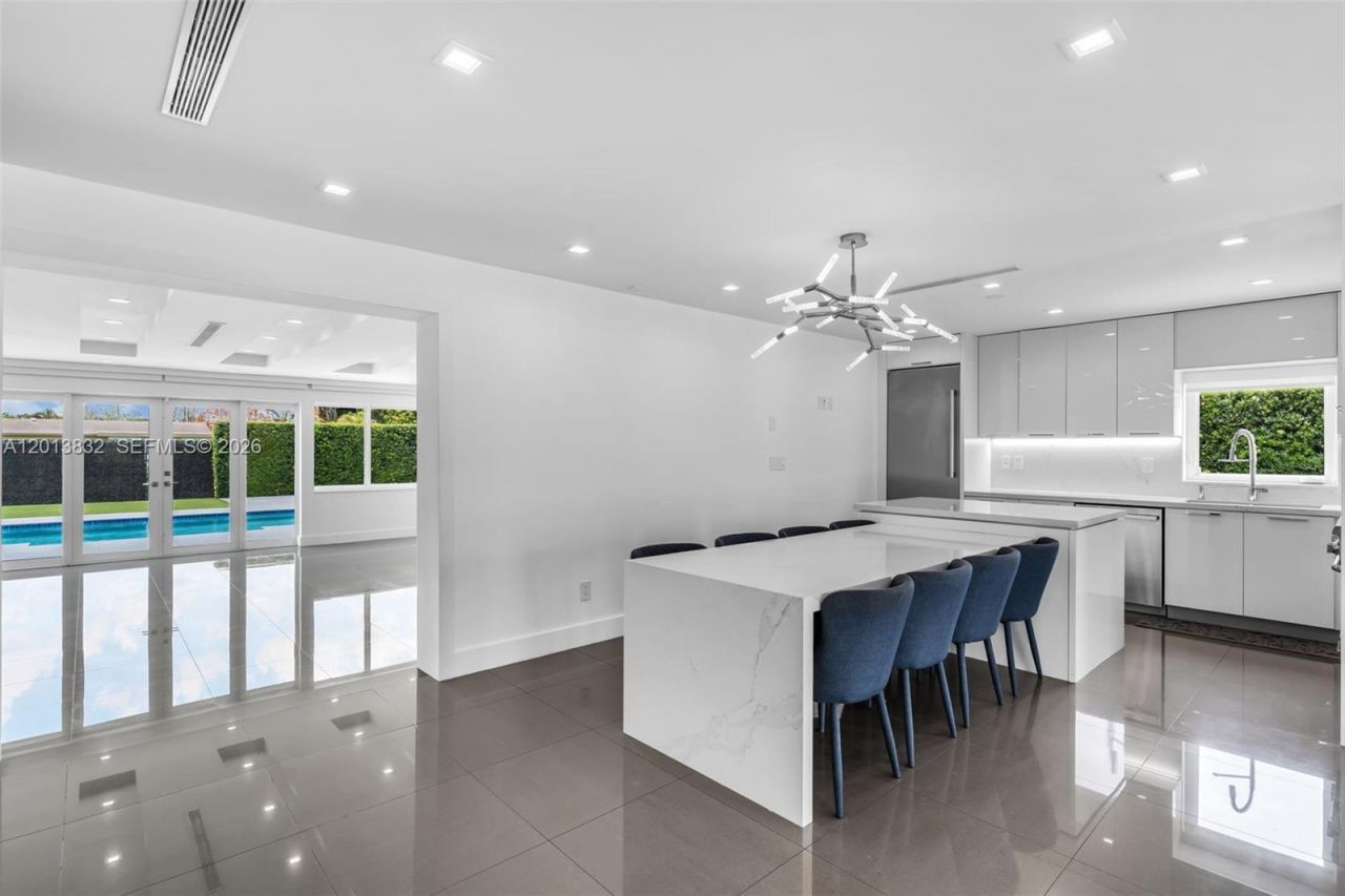 3112 Village Green Dr , Miami, FL 33175 Photo