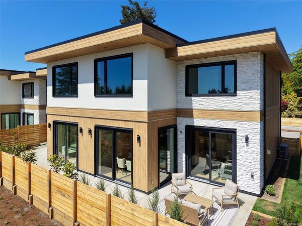 3022 Cadboro Bay Rd, Unit #1, Oak Bay, BC V8R 5J9