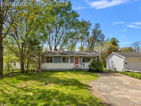 2795 Woodbury Street, Commerce Twp, MI 48390