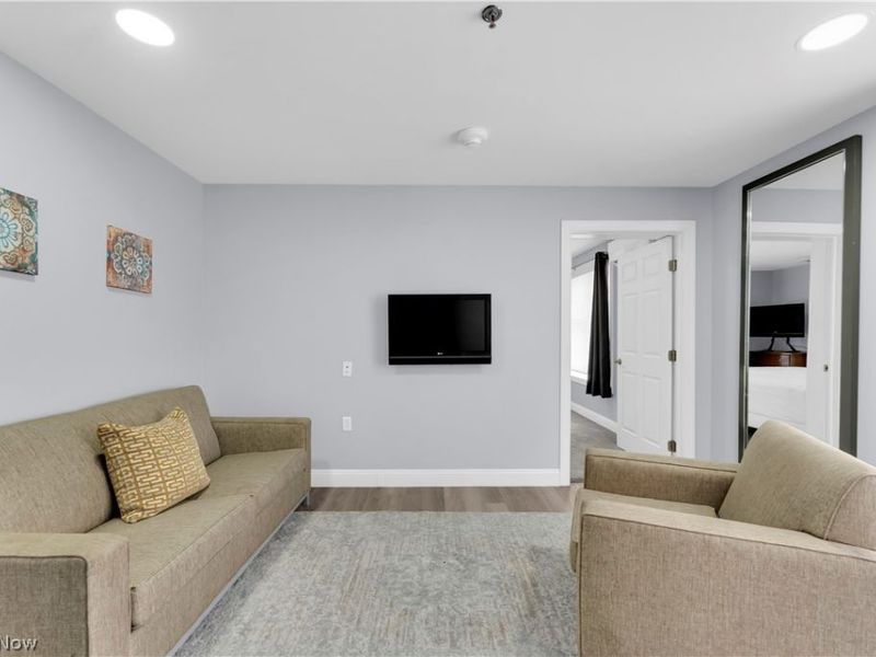 797 E Market Street, Akron, OH 44305 Photo 17