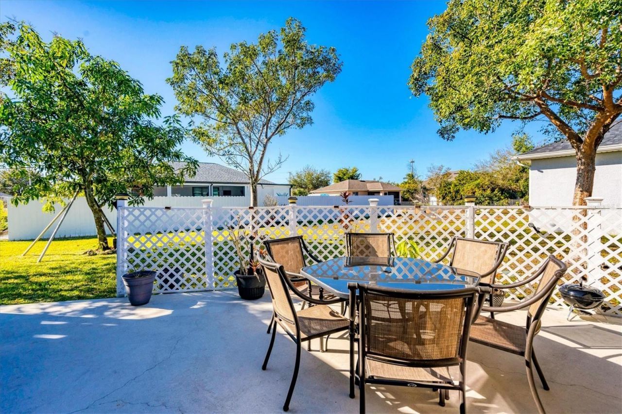 1826 SW Trafalgar Parkway , Cape Coral, FL 33991 Photo