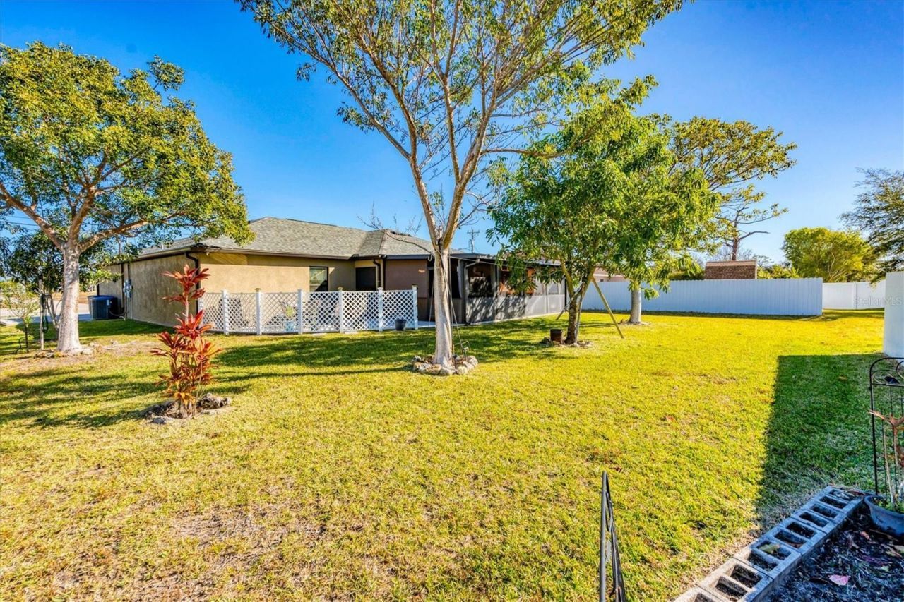1826 SW Trafalgar Parkway , Cape Coral, FL 33991 Photo