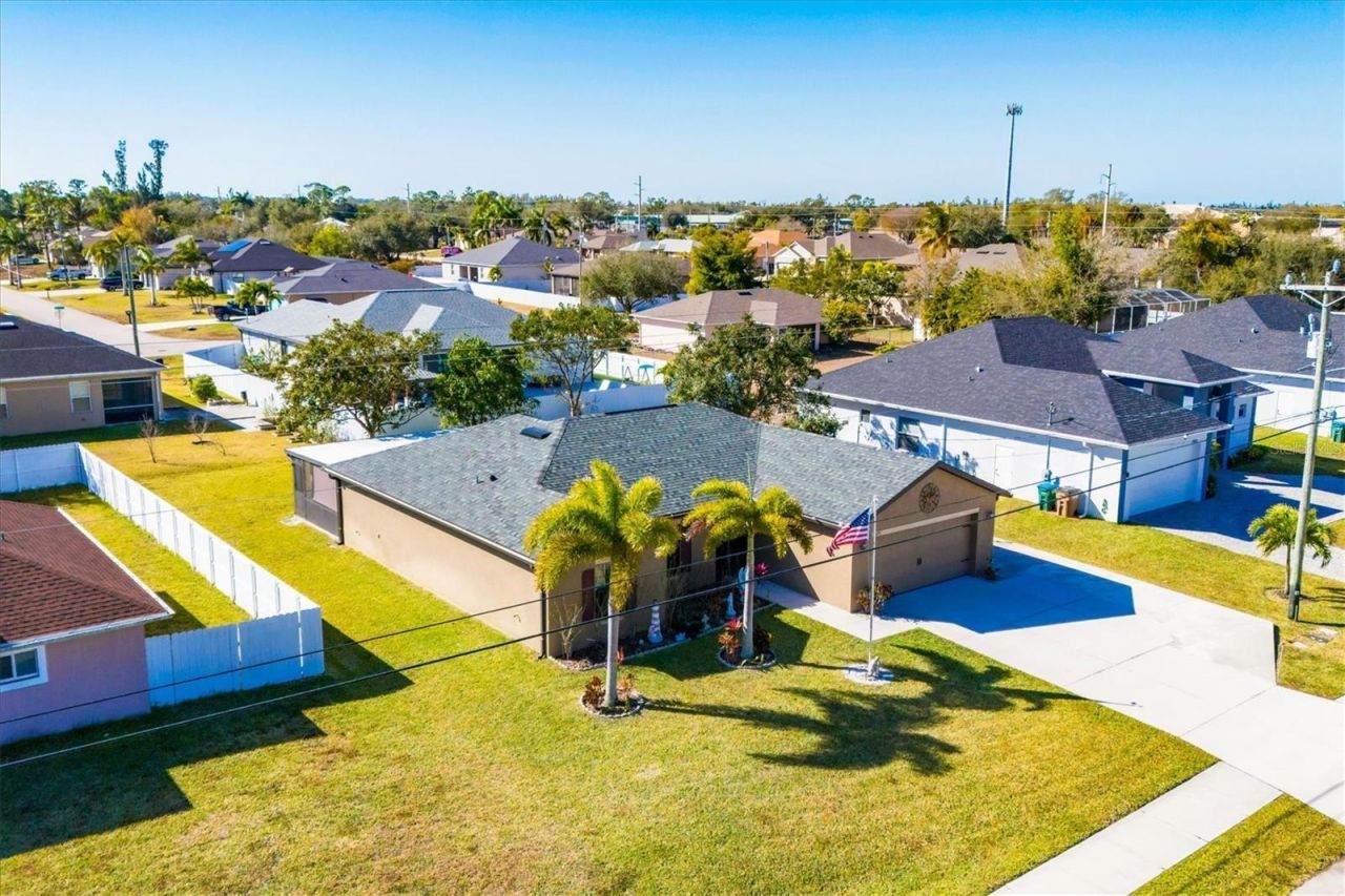 1826 SW Trafalgar Parkway , Cape Coral, FL 33991 Photo