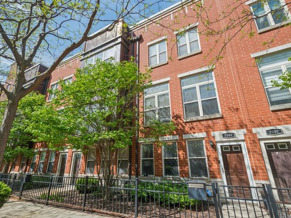 2504 S Calumet Avenue, Chicago, IL 60616