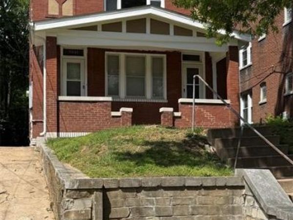 6931 Garner Avenue, St Louis, MO 63139