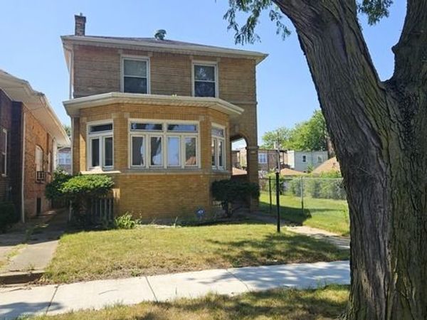 7718 S Bennett Avenue, Chicago, IL 60649