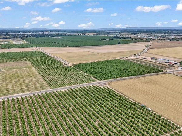14706 Peach Avenue, Livingston, CA 95334