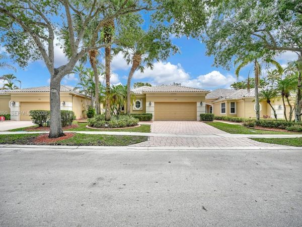 2468 Bay Isle Court , Weston, FL 33327