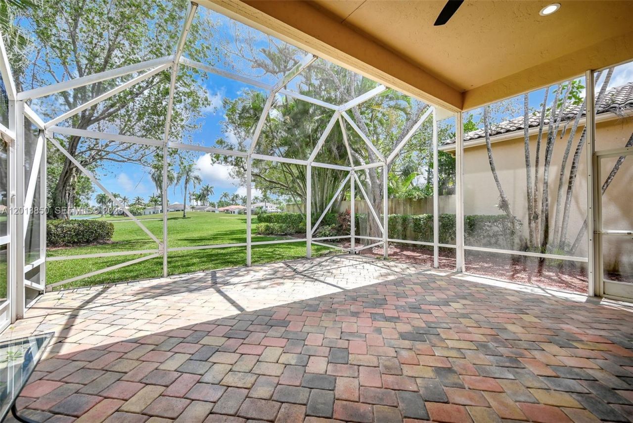 2468 Bay Isle Court , Weston, FL 33327 Photo