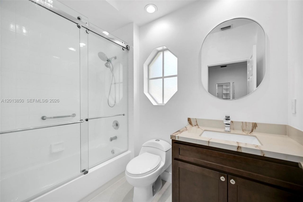 2468 Bay Isle Court , Weston, FL 33327 Photo