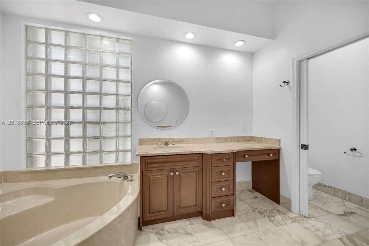 2468 Bay Isle Court , Weston, FL 33327 Photo