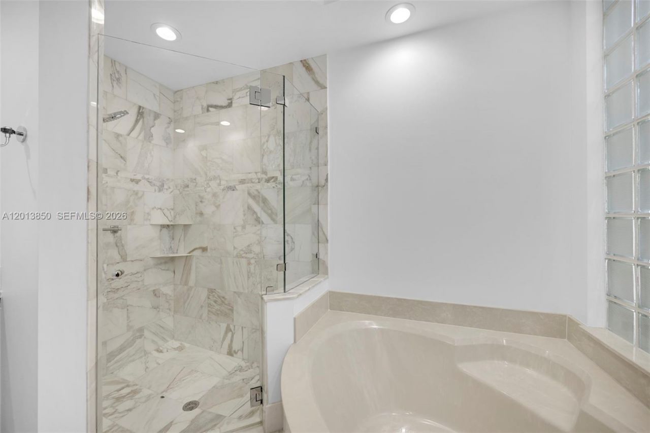 2468 Bay Isle Court , Weston, FL 33327 Photo