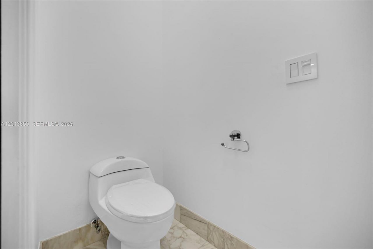 2468 Bay Isle Court , Weston, FL 33327 Photo