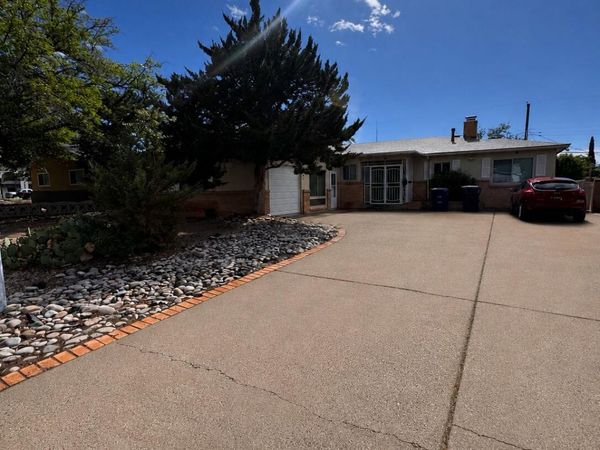 1205 Valencia Drive NE, Albuquerque, NM 87110