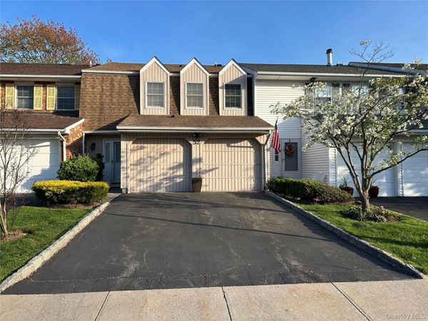 52 Holiday Drive , Unit 52, Woodbury, NY 11797