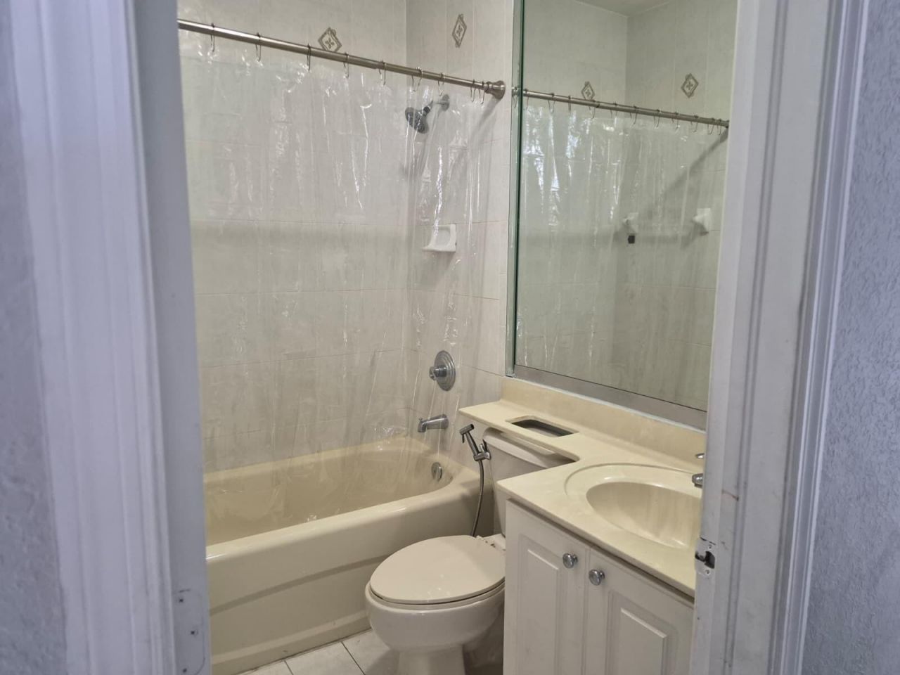 7211 NW 174th Terrace, Unit 203, Hialeah, FL 33015 Photo