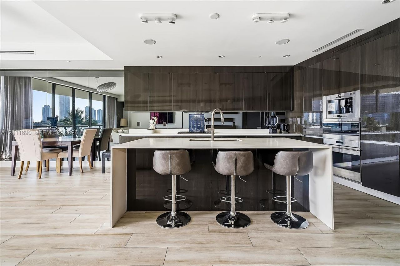 3300 NE 188th St , Unit 216, Aventura, FL 33180 Photo