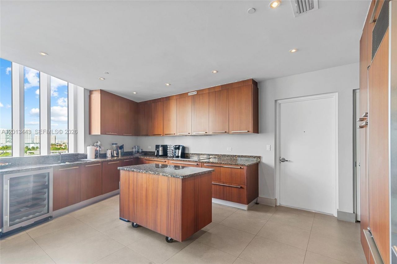 16001 Collins Ave, Unit 506, Sunny Isles Beach, FL 33160 Photo