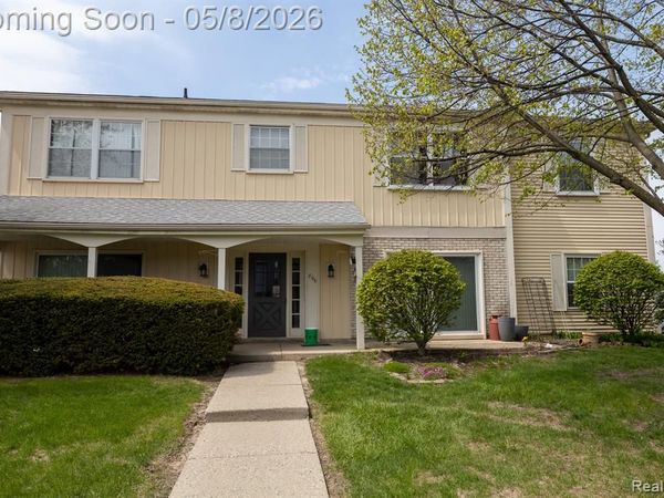 806 Bloomfield Village Boulevard, Auburn Hills, MI 48326