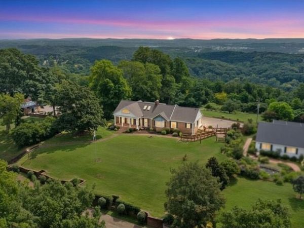 500 N Crest Road, Chattanooga, TN 37404