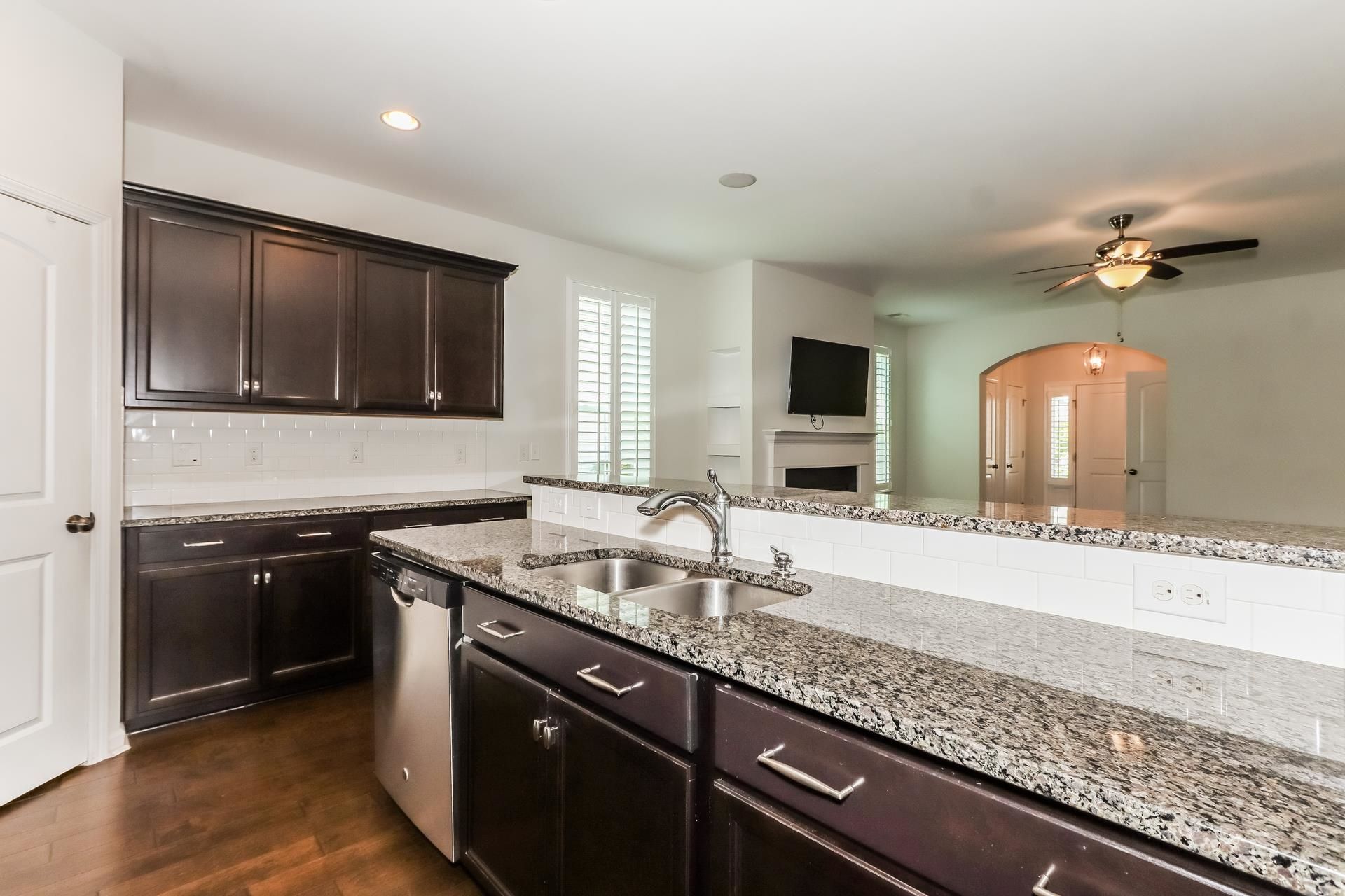 934 Witherbee Way Photo 27
