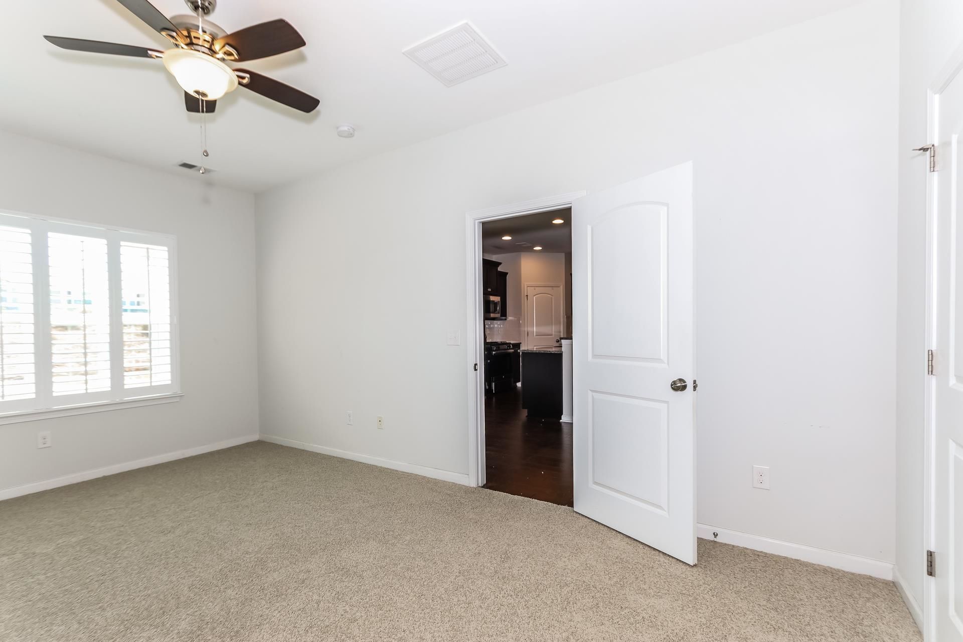 934 Witherbee Way Photo 32