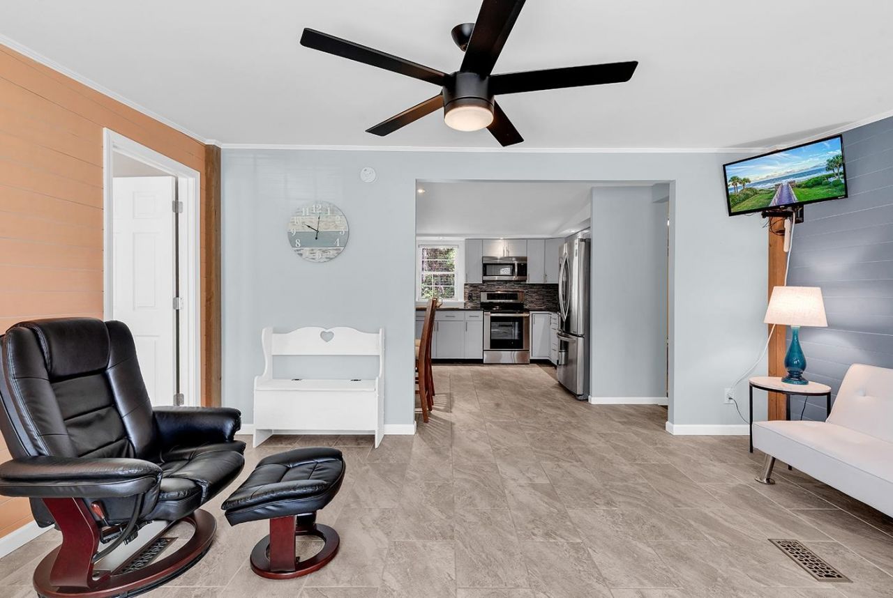 8081 Youngwood Turn  Photo 5