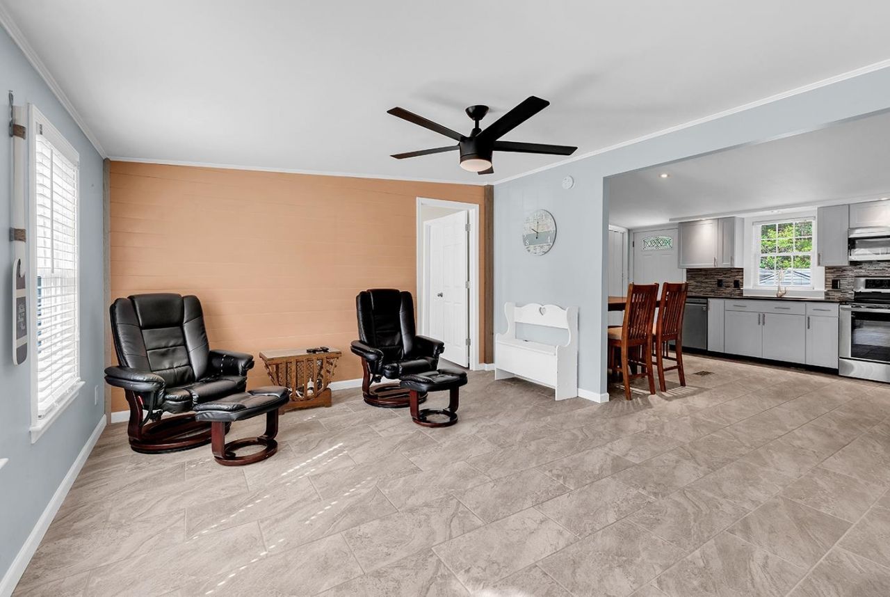 8081 Youngwood Turn  Photo 6
