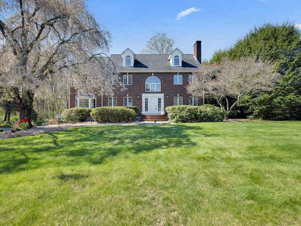 14 Mctaggart St, Westborough, MA 01581