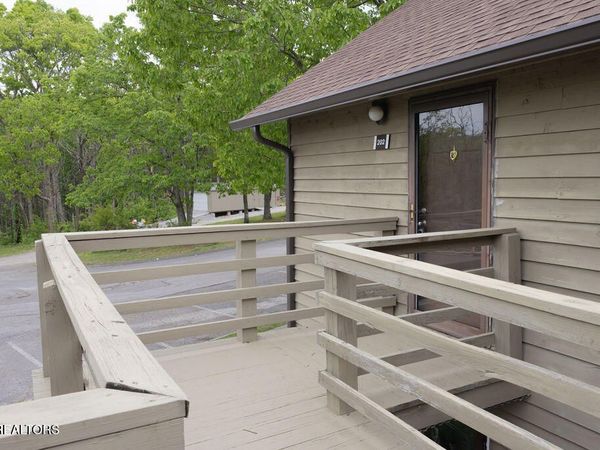 391 Moytoy Rd, Crab Orchard, TN 37723
