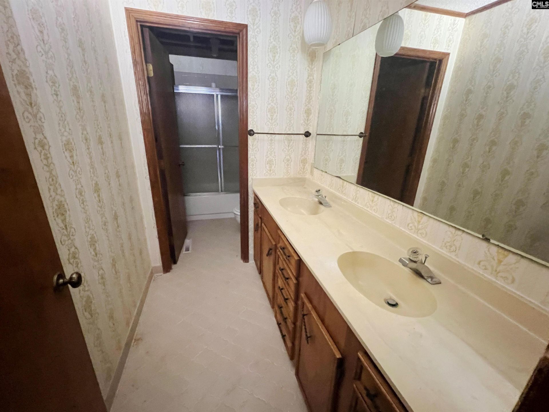 554 Woodland Road  Photo 16