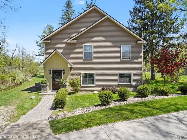 1736 Shoreline Drive , Hartland Twp, MI 48353